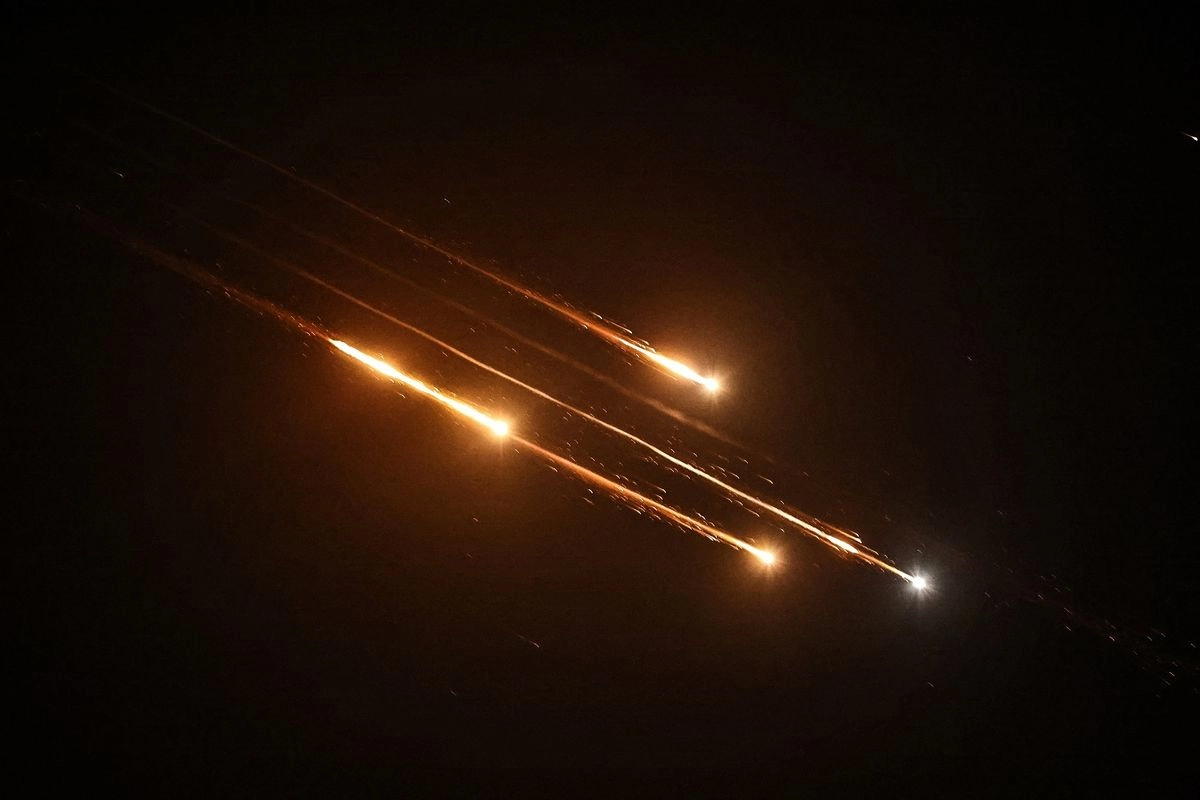 Harga Minyak Melonjak dan Saham AS Anjlok Setelah Israel-Iran Saling Serang