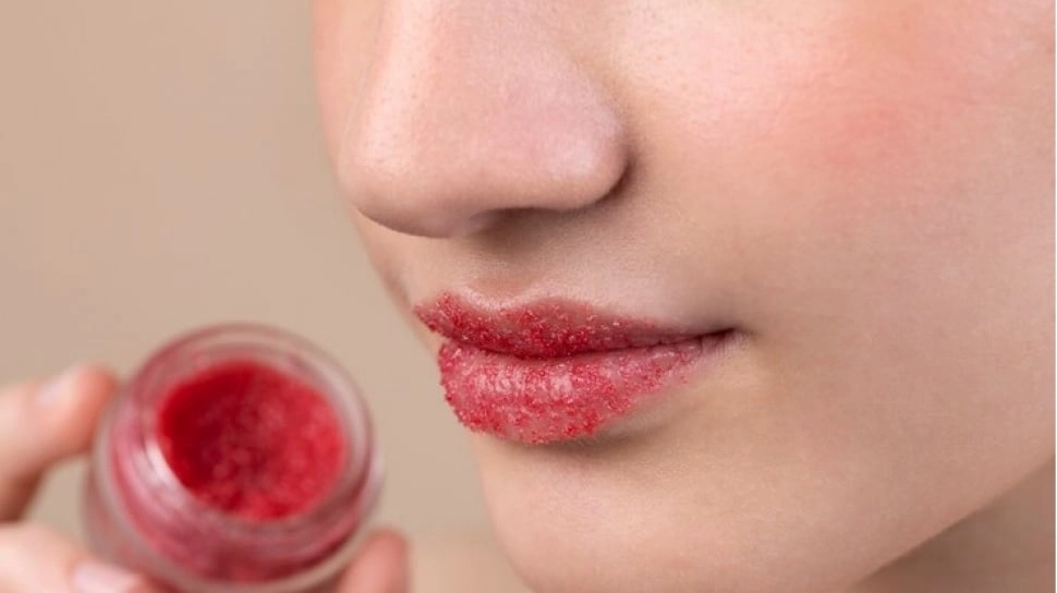 3 Lip Scrub Lokal Terbaik di Bawah Rp50 Ribu, Selamat Datang Bibir Lembut Merona!