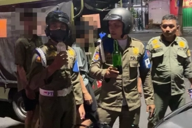 Lagi Asyik Pesta Miras, 35 Pemuda Kepergok Satpol PP di Pusat Kota Surabaya