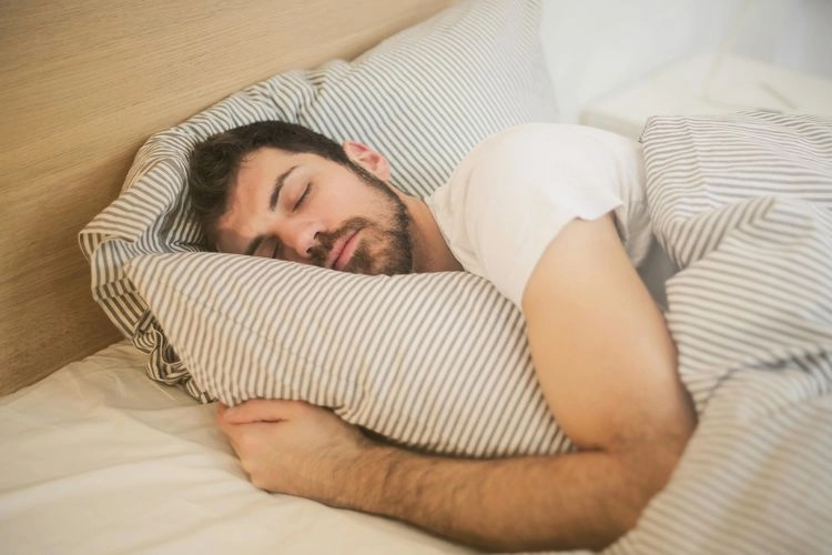 Apakah Tidur Cukup Penting Didapat Orang Dewasa? Ini Kata Dokter…