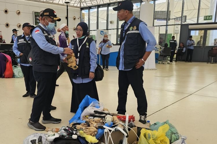 Jemaah Haji Dilarang Bawa Payung dan Kabel Rol ke Kabin Pesawat
