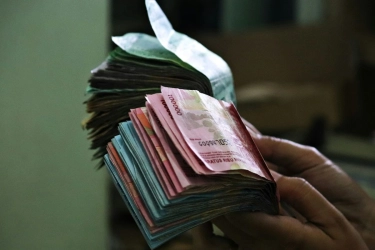 Rupiah Lanjutkan Tren Melemah, Simak Daftar Kurs Rupiah 5 Bank Besar di Indonesia