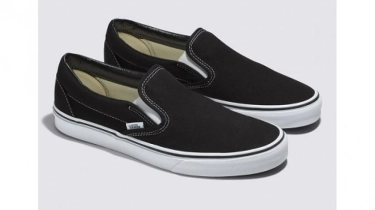5 Sepatu Lokal Mirip Vans Classic Slip-On, Tetap Stylish dengan Budget Tak Sampai Rp300 Ribu