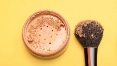 7 Pilihan Bedak Non Comedogenic untuk Kulit Berjerawat, Harga Cuma Rp30 Ribuan!