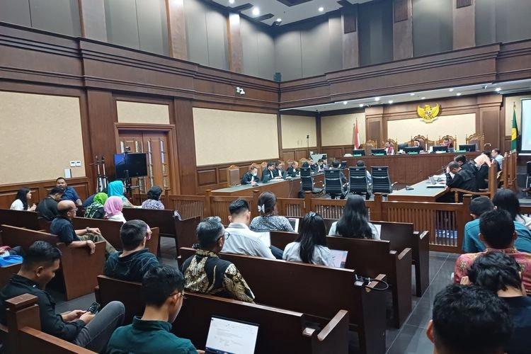 Jaksa Disoraki Pengunjung Sidang Tom Lembong saat Sebut Rini Soemarno Ada Acara Keluarga