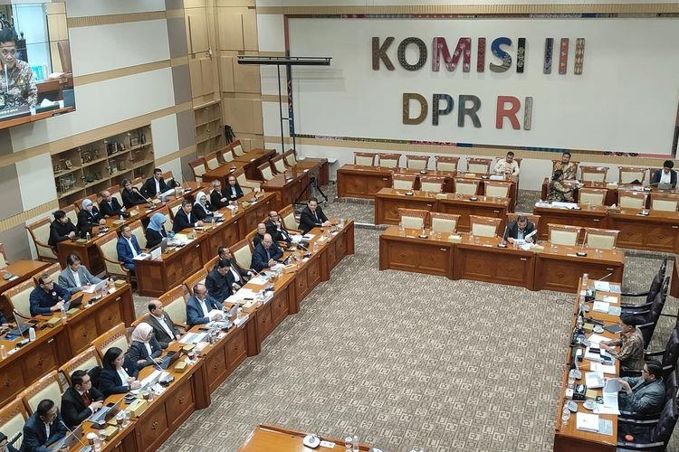 Komisi III DPR Gelar RDPU Bahas RUU KUHAP, Hadirkan LPSK dan Peradi