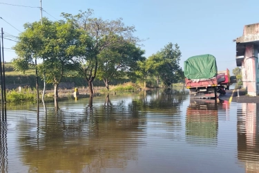 Rel Kereta Api id Banjir Porong Sidoarjo Terdampak Banjir, KAI: Jalur Aman untuk Dilintasi