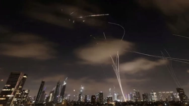 Iran Luncurkan Rudal Hipersonik Fattah-1 ke Israel: Hanya 400 Detik ke Tel Aviv, Tingkatkan Risiko Perang Terbuka