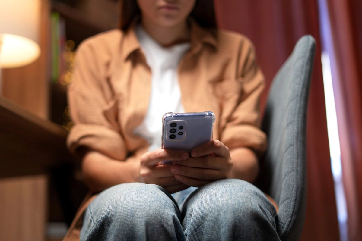 5 Alasan Kamu Tak Perlu Menghubungi Lagi Setelah Di-Ghosting