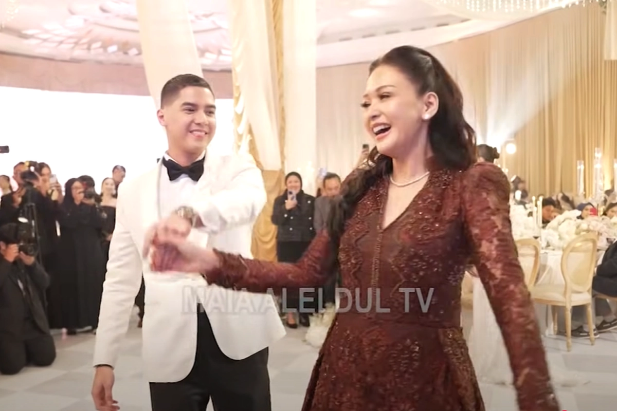 Gaya Anggun Maia Estianty dengan Gaun Brokat Cokelat di Intimate Dinner Pernikahan Al Ghazali
