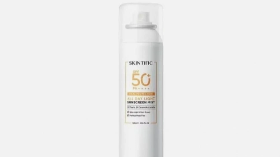 7 Rekomendasi Sunscreen Spray Murah untuk Dipakai Sehari-hari, Harga Terjangkau!