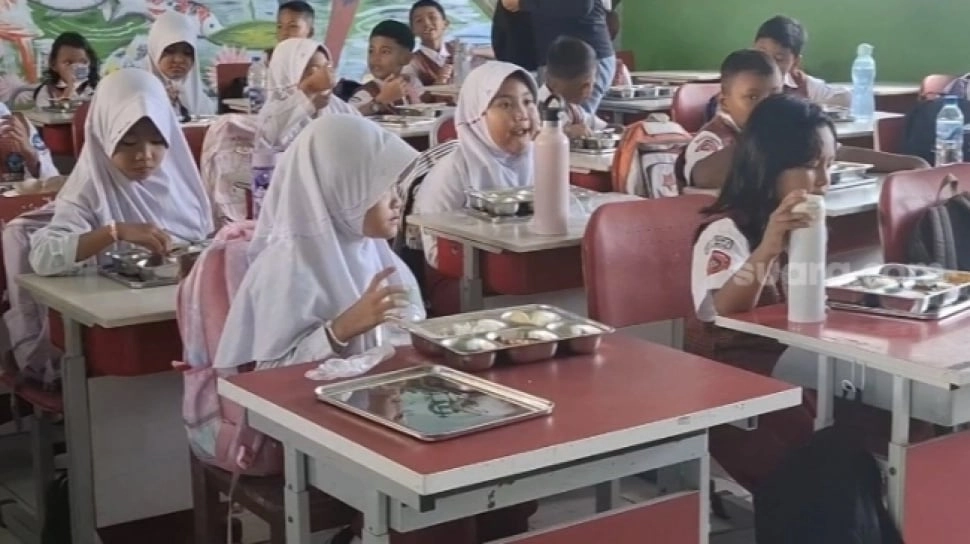 Beredar Foto Menu MBG Diganti Kudapan Tinggi Kadar Gula, Bikin Orangtua Geram