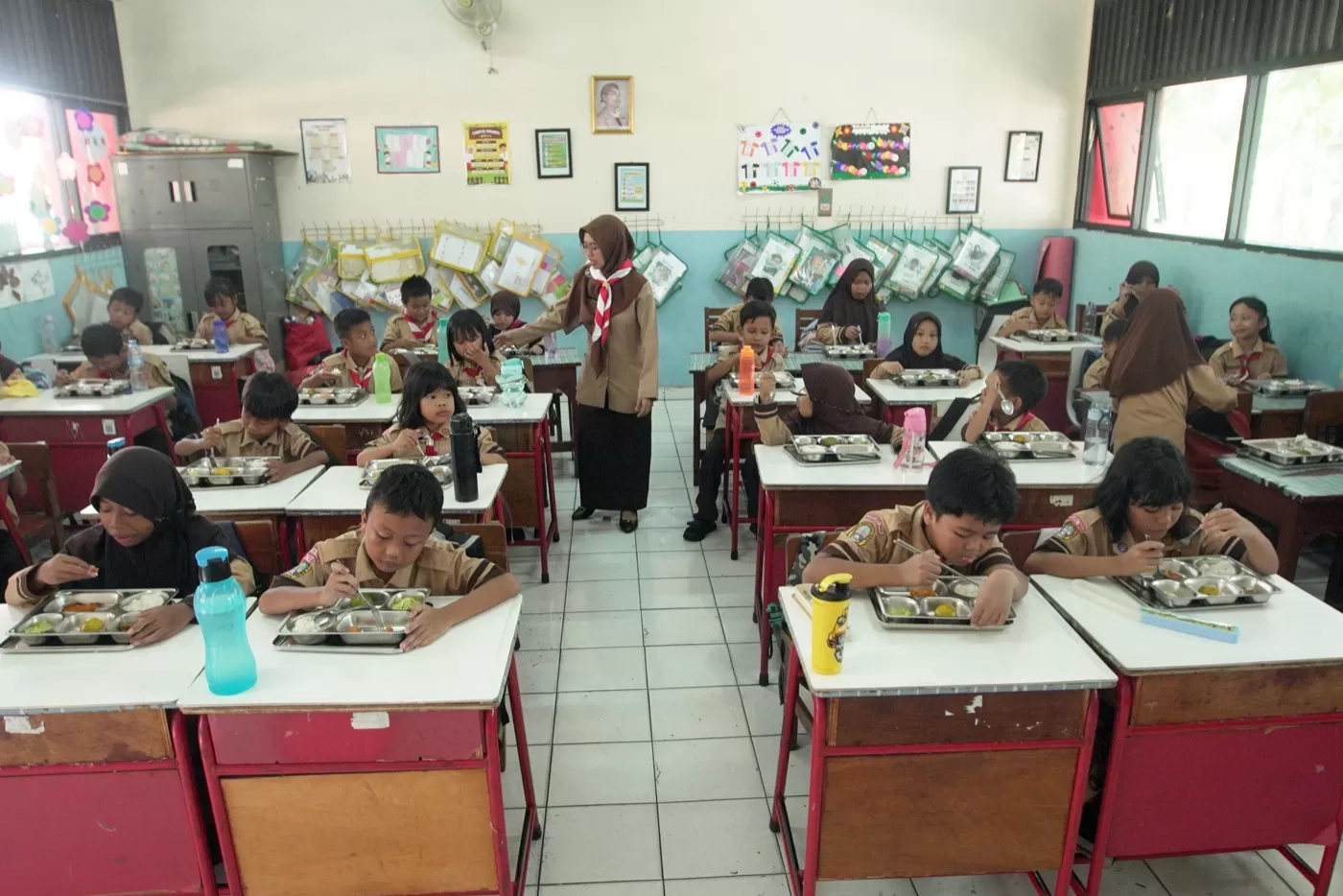 Viral Paket MBG Berupa Bahan Mentah di Tangsel, DPR Minta BGN Evaluasi SPPG Ciputat Timur