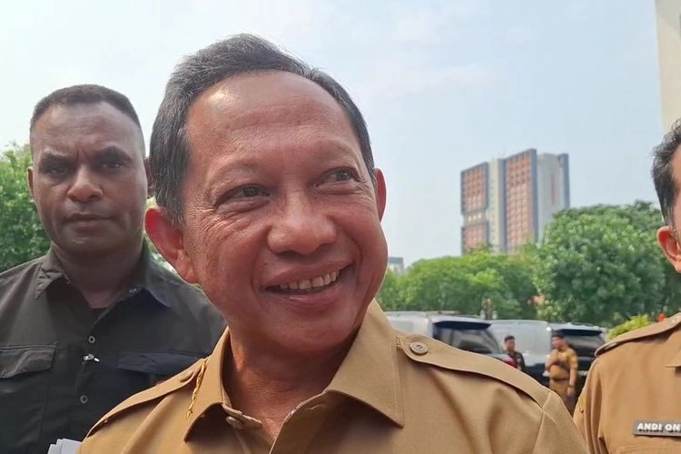 Mendagri Izinkan Pemda Rapat di Hotel: Jangan Sampai Terjadi PHK