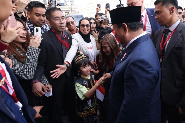 Momen Prabowo ''Ditodong'' Belikan Lego untuk Anak Diaspora RI di Rusia