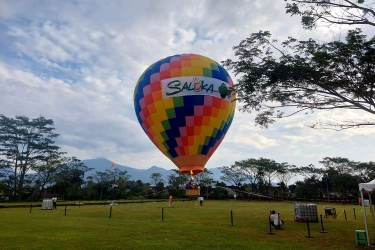Saloka Fest 2025 Dimulai, Pengunjung Bisa Naik Balon Udara yang Terbang 50 Meter