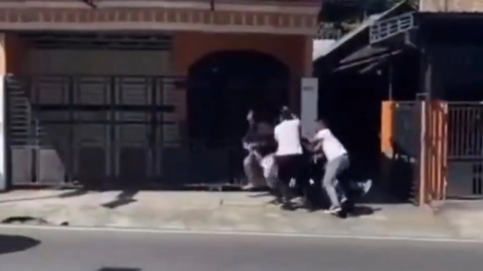 Paspampres Ringkus Mahasiswa Pendemo Gibran di Blitar, Guntur Romli: Ini Ancaman Serius Demokrasi!