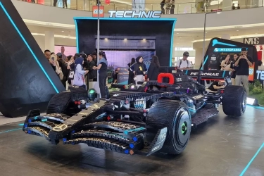 Gede Banget! Lego Hadirkan Mobil Formula 1 Ukuran Asli dari 192 Ribu Bricks