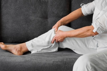 Banyak Makan dan Pakai Hak Tinggi Bisa Percepat Pengapuran Lutut, Ini Kata Dokter