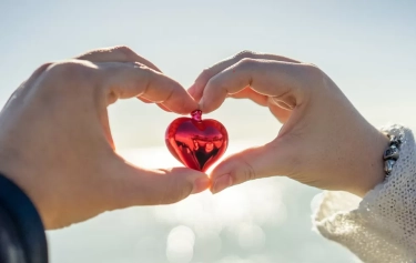 5 Hal yang Tidak Seharusnya Kamu Rasakan dalam Cinta Meski Terlihat Wajar