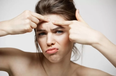 9 Penyebab Bruntusan di Jidat yang Jarang Disadari, Hati-Hati dengan Produk Rambut dan Makanan!