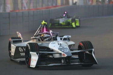 Jaguar TCS Racing Terus Cari Cara Tingkatkan Konsistensi Performa Mobil Listrik Gen3 Evo di Formula E 2025/2026