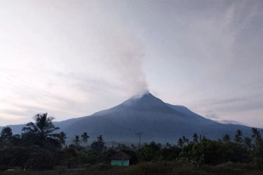 Imbas Erupsi Gunung Lewotobi, Kementerian Imigrasi Hapus Biaya Overstay bagi WNA