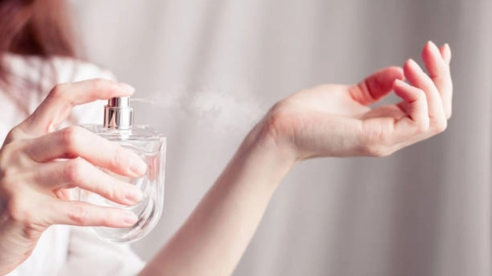 7 Rekomendasi Parfum Lokal Aroma Fruity: Wanginya Manis, Segar, dan Awet Seharian
