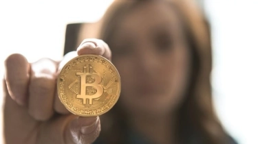 Bagaimana Prospek Bitcoin saat Harga Emas Tertekan Akibat Perang Iran-Israel?