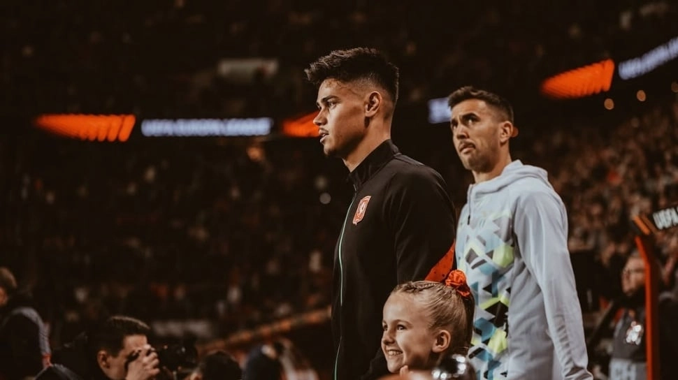 Media Belanda Sebut Mees Hilgers Tak Capai Potensi Terbaik di FC Twente