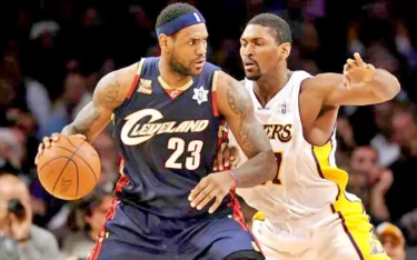 LeBron James Sebut Metta World Peace Sebagai Pemain Bertahan Terbaik yang Pernah Dihadapi