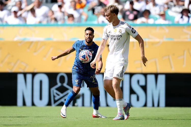 Kala Dean Huijsen Senang dengan Pemikiran Xabi Alonso