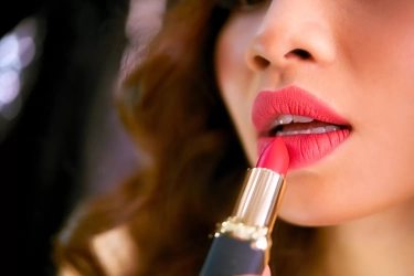 Cara Memilih Warna Lipstik Terbaik untuk Kantor, Pernikahan, dan Aktivitas Harian Sesuai Nuansa Busana dan Acara
