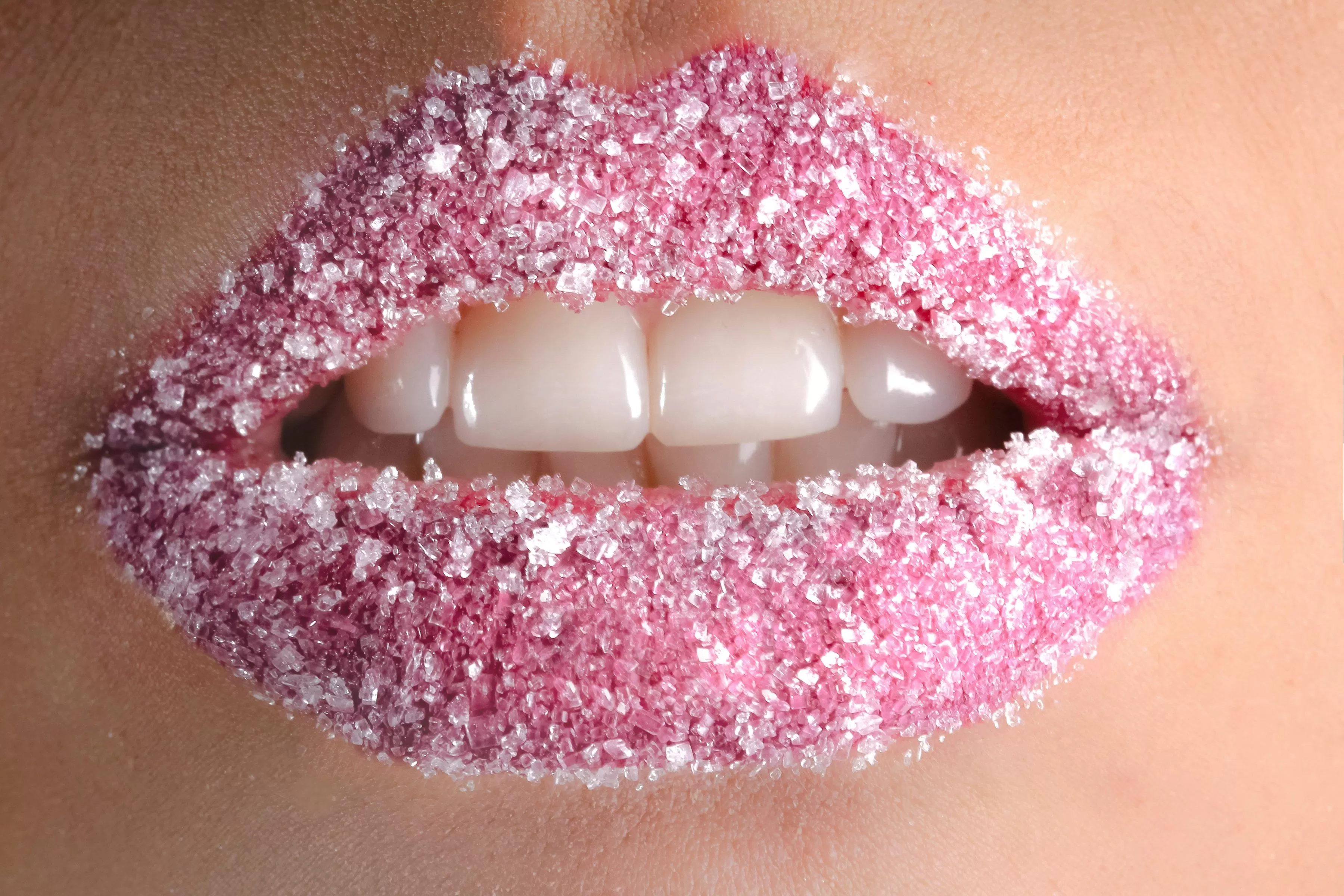 Ini Ingredient dan Cara Membuat Scrub Bibir Gula Alami agar Bibir Halus dan Sehat!