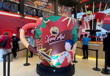 Mug Raksasa, Musik, dan Semangat 100% di Jakarta Fair 2025