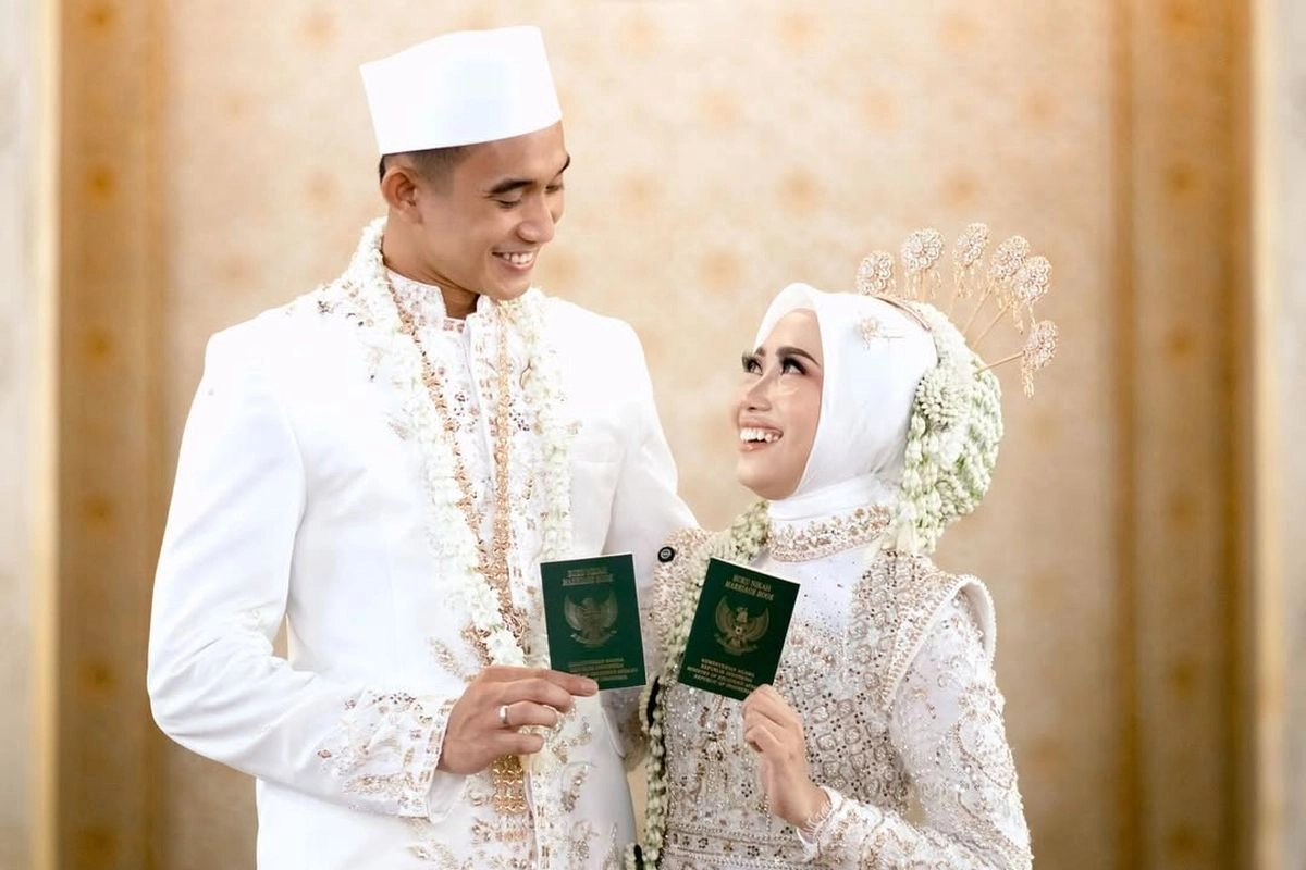 Busana Pernikahan Rizky Ridho dan Sendy Aulia, Bernuansa Timnas Indonesia