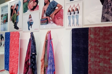 Warna Merah dari Budaya China Pengaruhi Wastra Indonesia