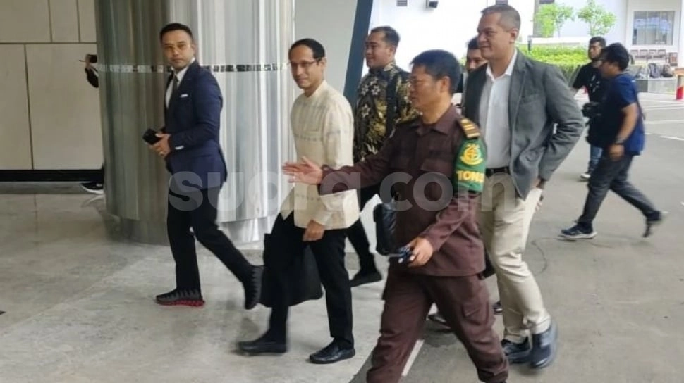 Ada Obat-obatan, Kuasa Hukum Beberkan Isi Tas Hitam yang Dibawa Nadiem saat Diperiksa Kejagung