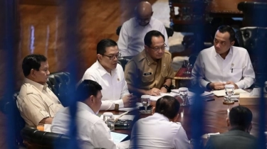 Seskab Teddy Bocorkan Isi Pertemuan Prabowo dengan Para Menteri di Hambalang: Bahas Kondisi Global