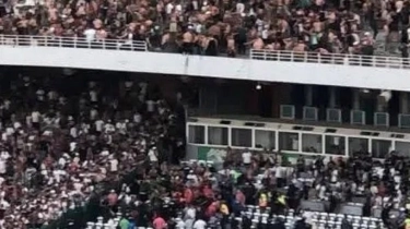 Tragedi di Stadion Aljazair: 3 Suporter Tewas, Korban Jatuh dari Tribun Atas
