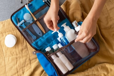 Enam Skincare Travel Size yang Harus Ada di Koper Anda