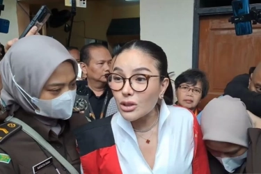 Nikita Mirzani Minta Presiden Prabowo Luruskan Hukum di Indonesia