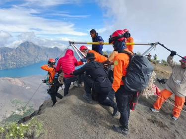 Selama Evakuasi Pendaki Asal Brazil, Pendakian ke Puncak Gunung Rinjani Ditutup Sementara