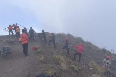 Evakuasi Turis Brasil di Rinjani, Jalur ke Puncak Gunung Ditutup Sementara