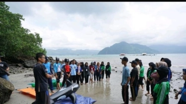 Dari Pantai Mutiara, Pelajar Muda Trenggalek Jadi Penjaga Laut Masa Depan