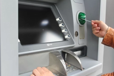 Berkomplot dengan Rekannya, Iwan Bobol Rekening Husni Rohim dengan Ganjal Lubang Mesin ATM