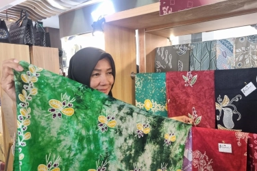 Kisah Ibu Rumah Tangga di Belitung, Bangun Usaha Batik di Tengah Gempuran Batik Cap
