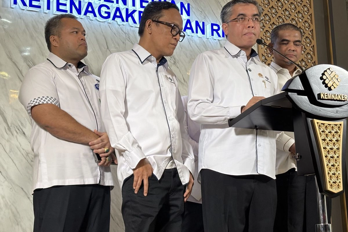 Menaker Yassierli Akui Ada Ancaman PHK di RI Imbas Perang Iran-Israel