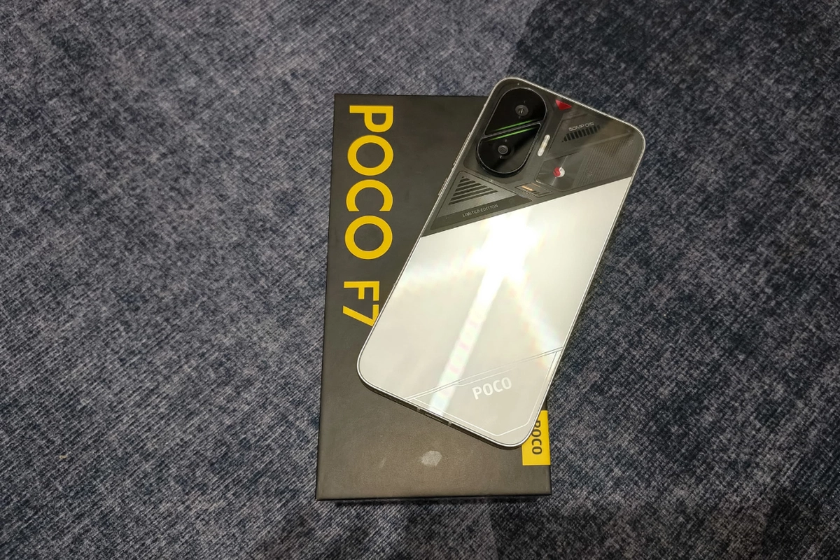 Unboxing dan Kesan Awal Genggam Poco F7 Cyber Silver Edition, Tak Ada Lagi Kamera ''Boba''