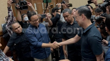 Anies Cuma Bisa Geleng-geleng Sedih Lihat Sahabatnya Diborgol, Tom Lembong Malah Ketawa